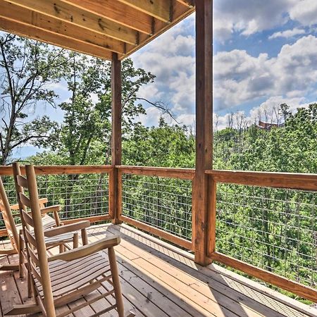 Modern Cabin With Hot Tub And Game Room In Gatlinburg! Exterior photo